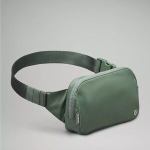 lululemon athletica Green Belt Bag wAdj Strap & Durable Material Man or Woman